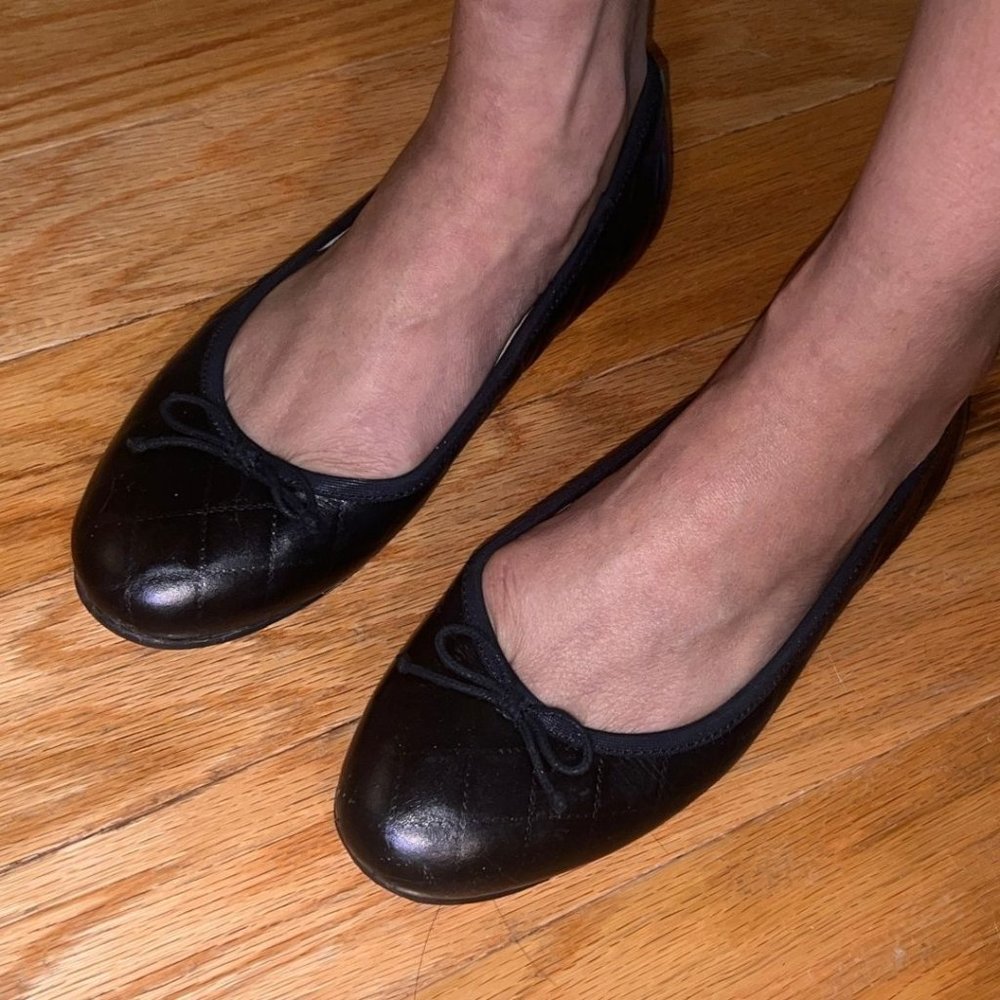 Black ballet flats